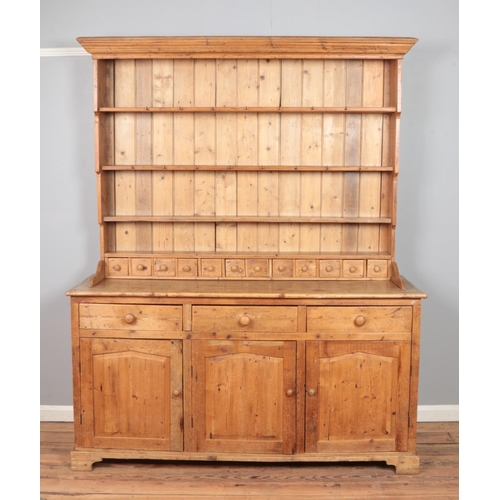 357 - A large pine farmhouse welsh dresser with three drawers over three doors.

Hx216cm
Wx175cm
Dx60cm