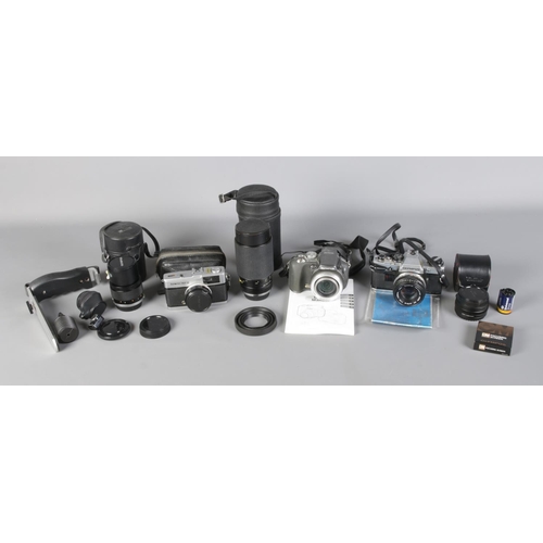 187 - A collection of cameras and lens to include Olympus Trip 35, Olympus OM10, OM-System E.Zuiko 1:3.5 l... 