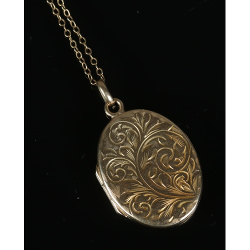 267 - A 9ct gold locket and chain featuring engraved floral motif. 3.7g.