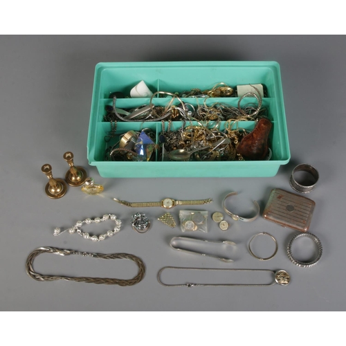 94 - A tray of yellow and white metal costume jewellery and wristwatches to include Rotary watch head, br... 