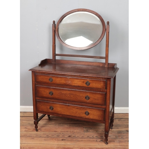 319 - A 1940's oak dressing table with oval bevel edged mirror.

Hx159cm
Wx105cm
Dx46cm