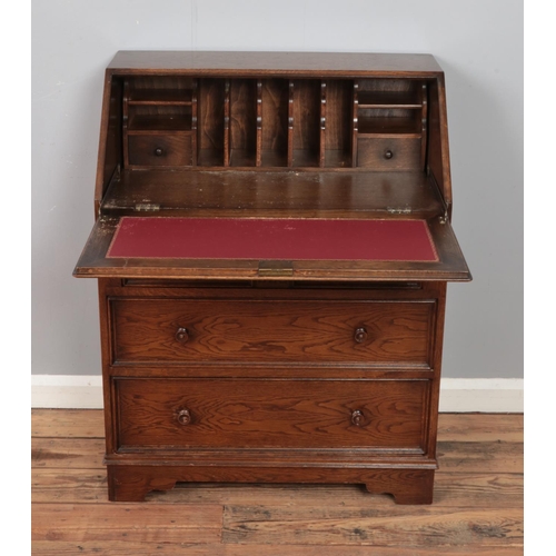 321 - A mid 20th century oak bureau.
Hx100cm
Wx77cm
Dx44cm