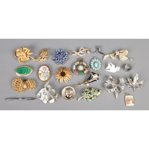 77 - A good collection of mainly costume jewellery, including named examples. Contains Christian Dior nec... 