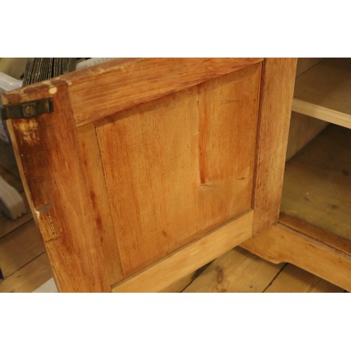 427 - A pine washstand, with cupboard and drawer front and tiled  back. Height: 108cm, Width: 106cm, Depth... 