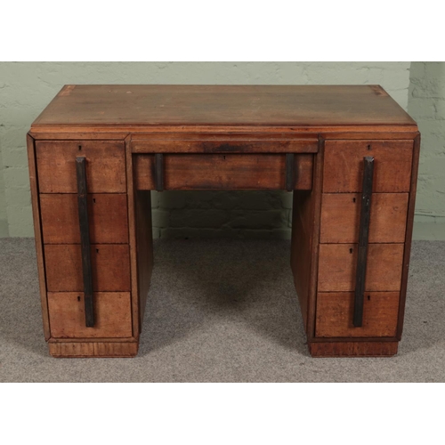 514 - An art deco oak desk with side storage shelves.

Hx78cm
Wx114cm
Dx61cm