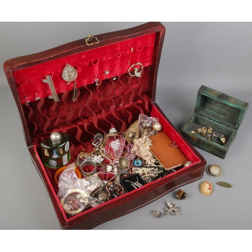 120 - A box of mostly costume jewellery. Includes rings, brooches, chains, collectables, etc.