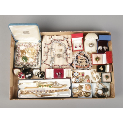 154 - A tray of vintage costume jewellery to include necklaces, brooches, bracelets, rings, watches etc.