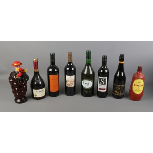 186 - A quantity of alcohol including Croft original sherry, Lancers imported, Sangria and an assortment o... 