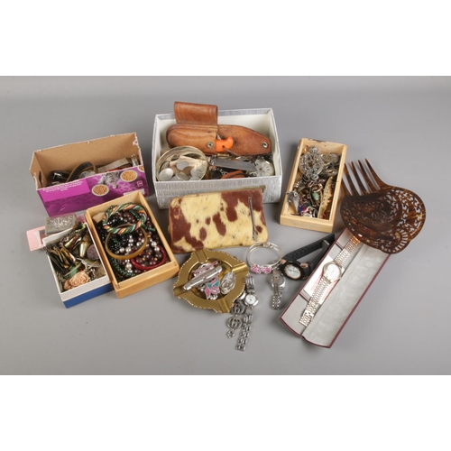 197 - A mixed collection of costume jewellery, watches, coins and other collectables