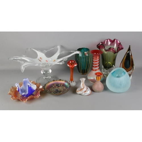 199 - A collection of coloured art glass to include several vases, large decorative bowl, carnival glass, ... 