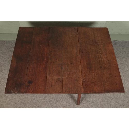 500 - A large Georgian oak drop leaf dining table with gateleg base. Height: 72cm, Width (fully extended):... 