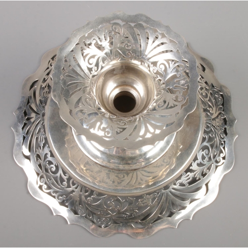 75 - An Edwardian silver tazza with pierced decoration. Assayed London 1907 by Sibray, Hall & Co Ltd (Cha... 