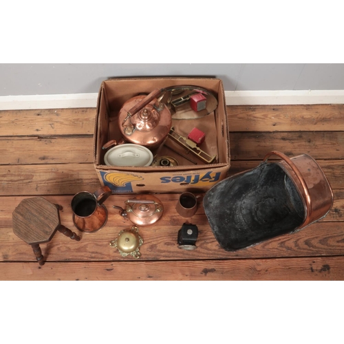 346 - A box of mainly brass and copperwares. To include coal bucket, large kettle, brass bell and bicycle ... 