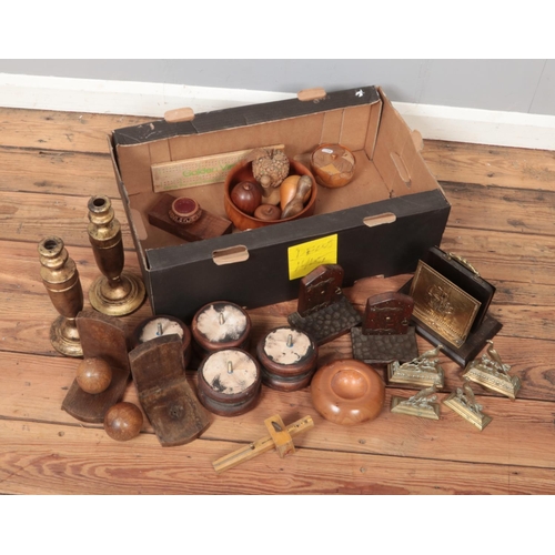 320 - A box of mostly treen. Includes book ends, candlesticks, turned furniture feet etc.