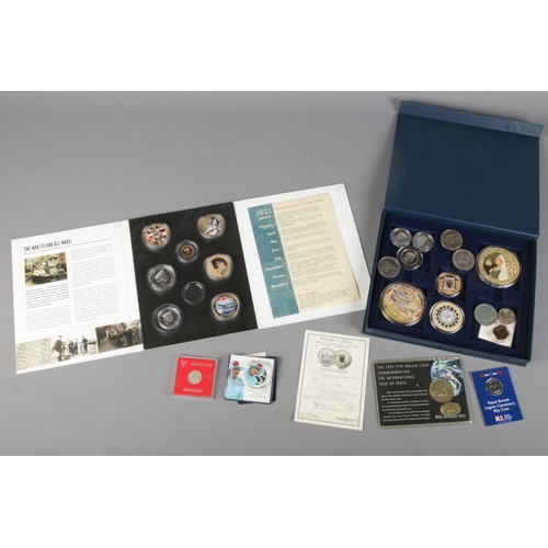 461 - A quantity of coins. Includes large commemorative Queen Victoria example, British aircraft, Lest We ... 