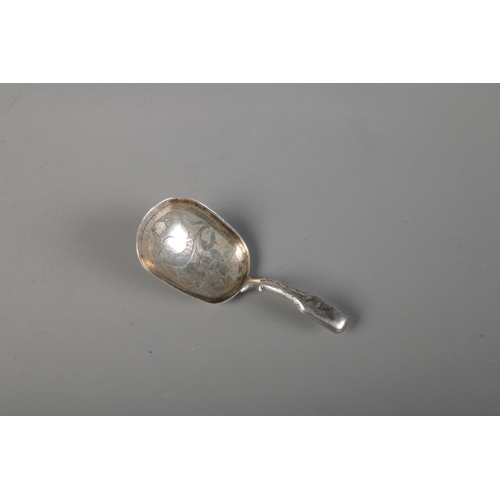 434 - A silver caddy spoon, John Thropp, Birmingham 1826, 8g.