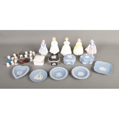 18 - A collection of assorted ceramics to include Royal Doulton figures, Wedgwood Jasperware, ceramic thi... 