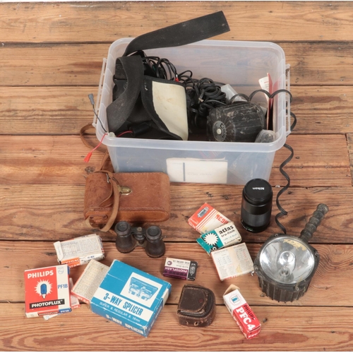 154 - A box of assorted camera equipment to include two Clulite gun lamps, replacement bulbs, Nikon 75-110... 