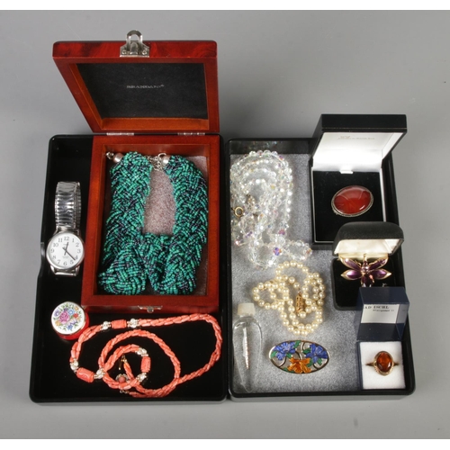 51 - A collection of costume jewellery, to include large beaded necklace, hand painted ceramic pill box, ... 