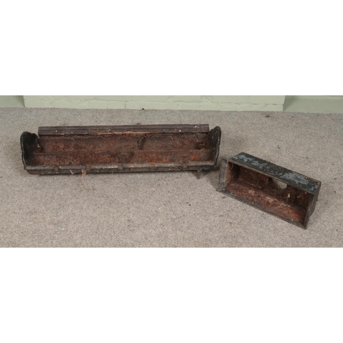 257 - A cast iron trough along with a cast iron drain hopper. Length of trough 98cm.