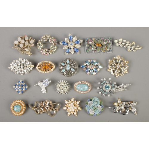 69 - Twenty costume jewellery brooches, to include wirework, bird and floral examples.