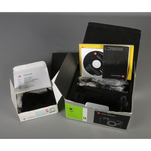 70 - A Leica Digilux 1 camera in original box with full contents including a Leica Flash Unit SF 20 also ... 