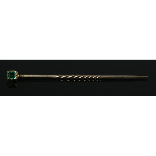 330 - A Gold and Emerald stick pin, with part twisted stem. 47mm long. Size of stone 3mm. Total weight: 0.... 