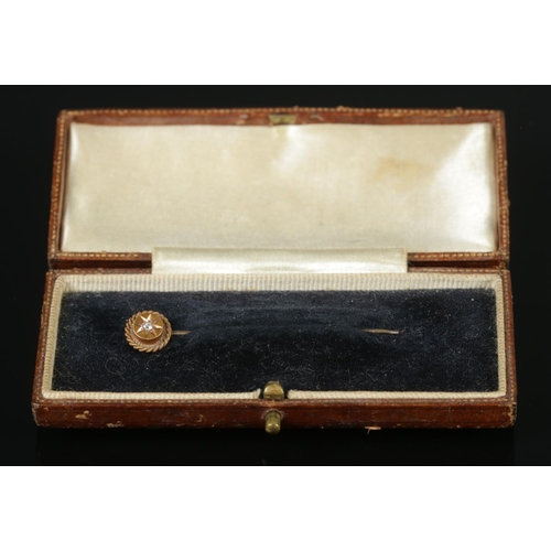 331 - A 15ct Gold and Diamond stick pin, with rope twist border and stone set in star mount. 50mm long. To... 