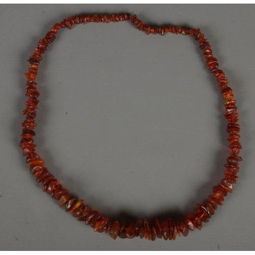 353 - A graduated amber shard necklace. 46g.