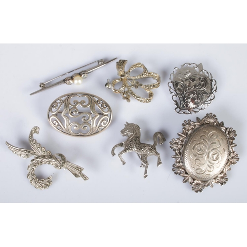 356 - A quantity of silver and white metal brooches. Includes maracasite, floral example, etc.