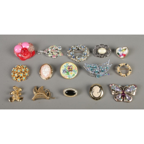 78 - Fifteen costume jewellery brooches, including butterfly, cameo and heart-shaped examples.