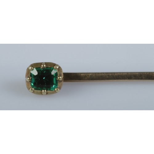 330 - A Gold and Emerald stick pin, with part twisted stem. 47mm long. Size of stone 3mm. Total weight: 0.... 