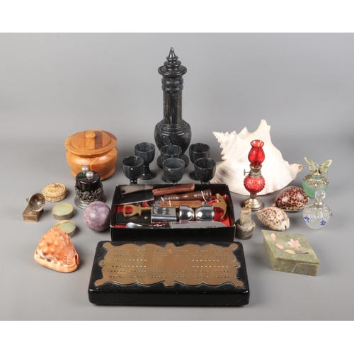 36 - An assortment of collectables, to include cribbage board, shells, scent bottles and miniature oil la... 