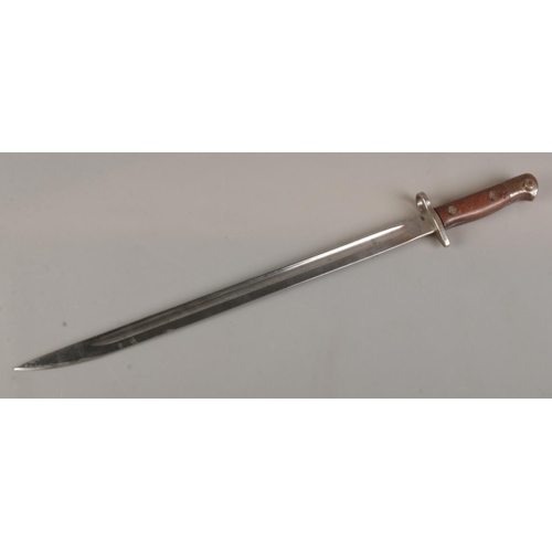 370 - A British 1907 pattern bayonet with 42cm fullered blade. CANNOT POST OVERSEAS