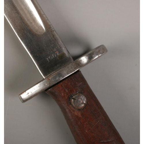 370 - A British 1907 pattern bayonet with 42cm fullered blade. CANNOT POST OVERSEAS