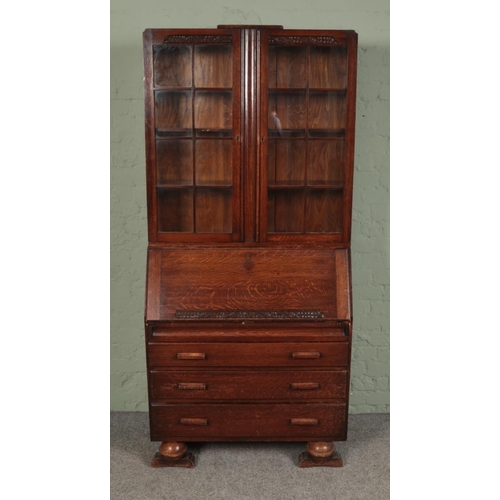 393 - A 1930's oak bureau bookcase.

Hx198cm
Wx92cm
Dx42cm