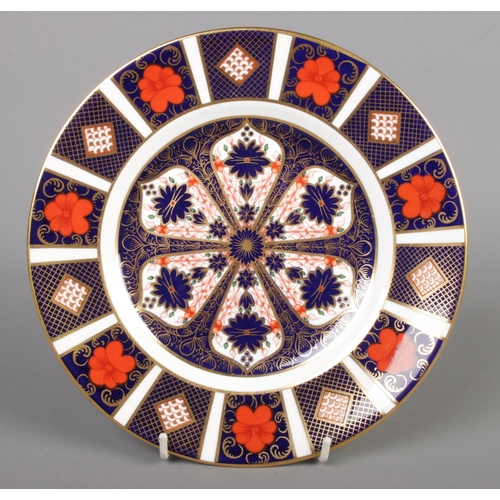 357 - A Royal Crown Derby Plate, 21.5cm diameter Imari 1128 pattern. First quality.