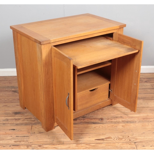 378 - A modern oak cabinet with double doors and sliding interior shelf. Hx85cm Wx90cm Dx58