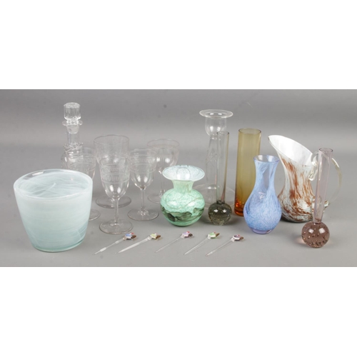 129 - A collection of glassware. Includes Mdina, art glass cocktail sticks, Caithness, etched drinking gla... 