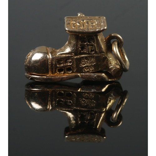 360 - A 9ct Gold charm, modelled as 'The Old Woman Who Lived In  A Shoe'. With hinged soul revealing The O... 