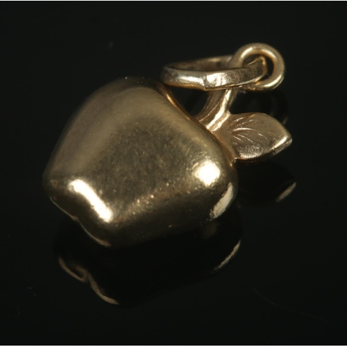 374 - A 9ct Gold charm, in the form of an apple. Total weight: 0.8g.
