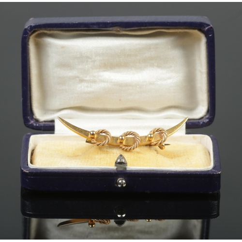 384 - A 15ct Gold crescent brooch, decorated with rope hoops and beads. In box. Total weight: 2.4g. In box... 