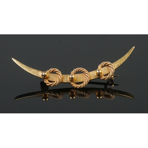 384 - A 15ct Gold crescent brooch, decorated with rope hoops and beads. In box. Total weight: 2.4g. In box... 