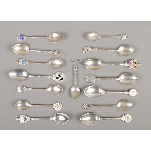 435 - Fifteen silver souvenir spoons. Some stamped with British hallmarks, the rest stamped 800. 172g.