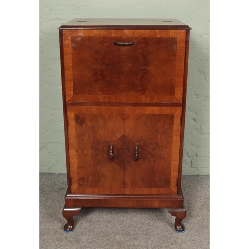 500 - A vintage Cocktail cabinet with mirrored interior