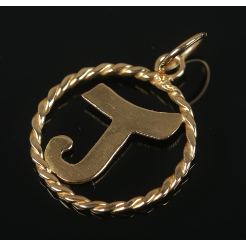 324 - An 18ct pendant formed as the letter J. Total weight 1.36g.