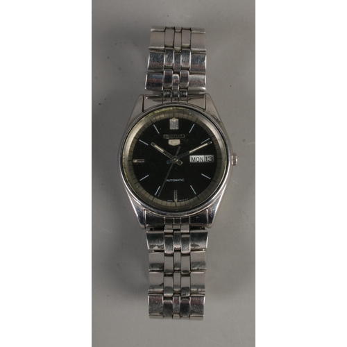 343 - A Seiko 5 automatic water resistant men's watch with black face and luminescent hands. Day and date ... 