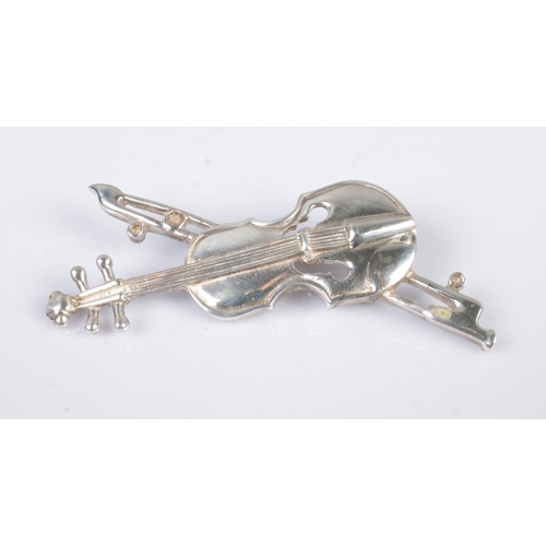 389 - A silver brooch formed as a cello and bow. Total weight 20.11g.