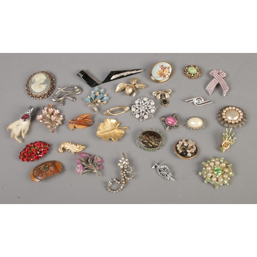 96 - A good collection of costume jewellery brooches to include cameo, floral and prospecting examples.