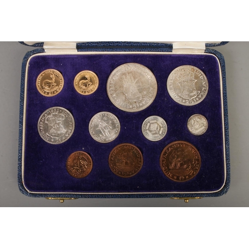 81 - A South Africa 1952 cased proof coin set. Includes Pound, Half Pound and Crown to Farthing.